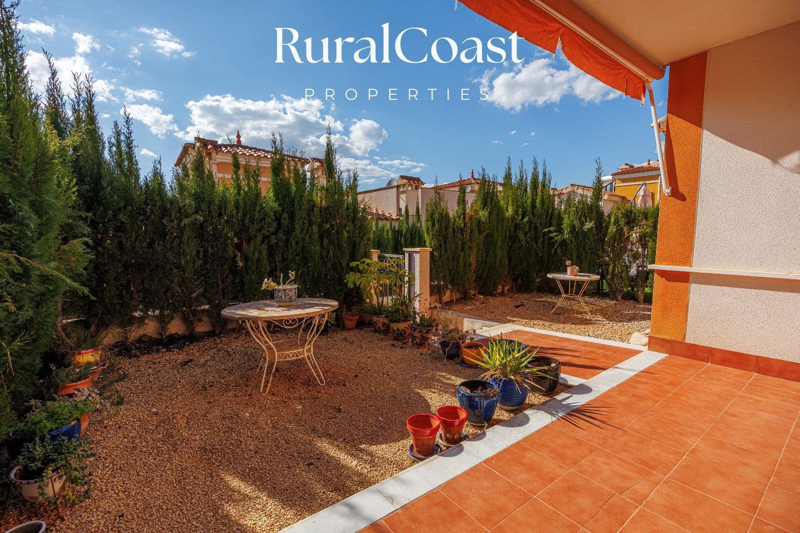 2 bedroom Townhouse for sale in Busot with pool garage - € 220,000 (Ref: 9844587)