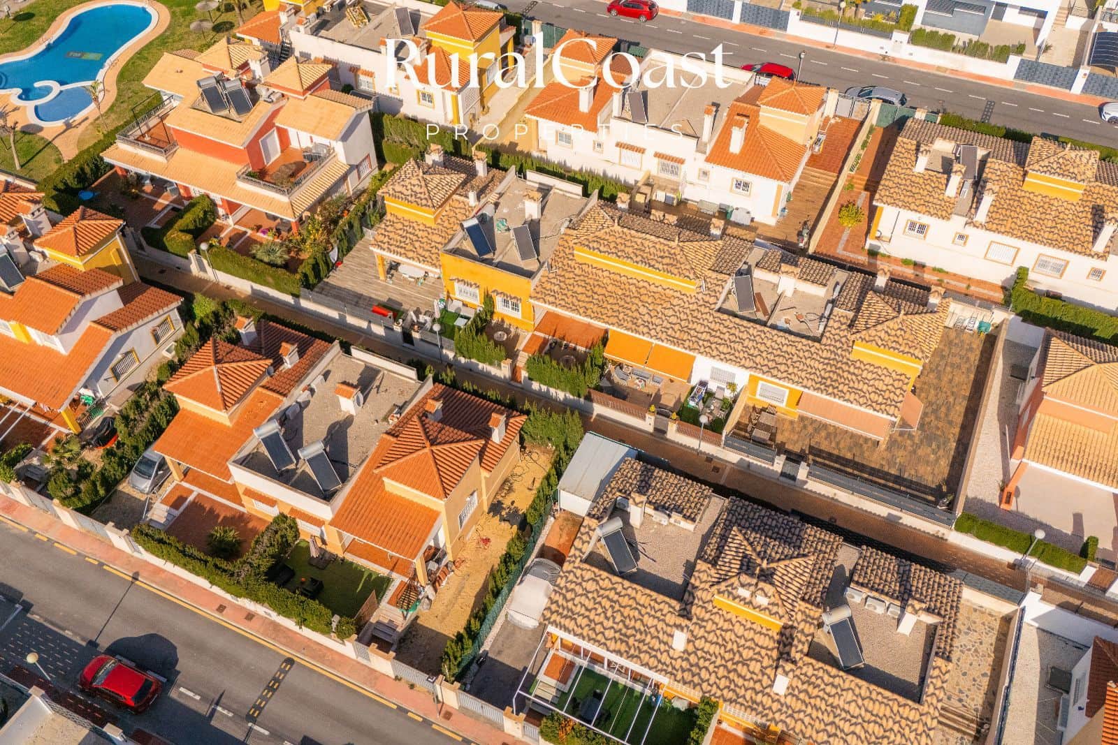 2 bedroom Townhouse for sale in Busot with pool garage - € 220,000 (Ref: 9844587)