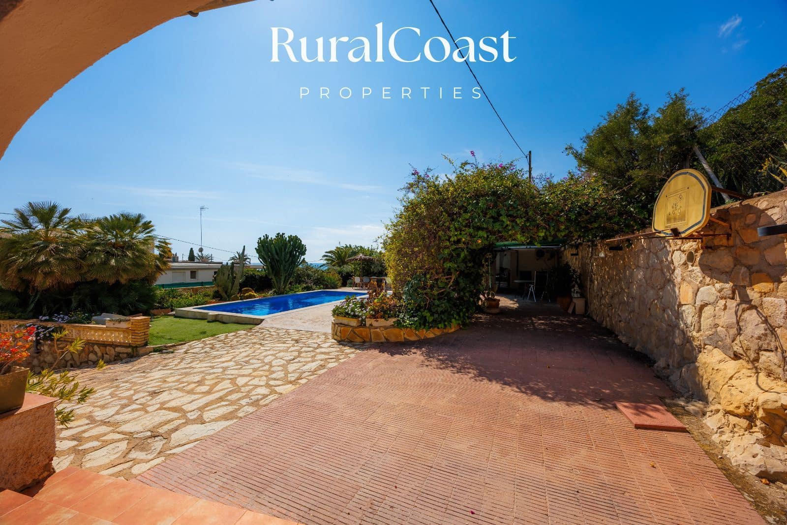 5 bedroom Townhouse for sale in Coveta Fuma with pool - € 425,000 (Ref: 9895458)