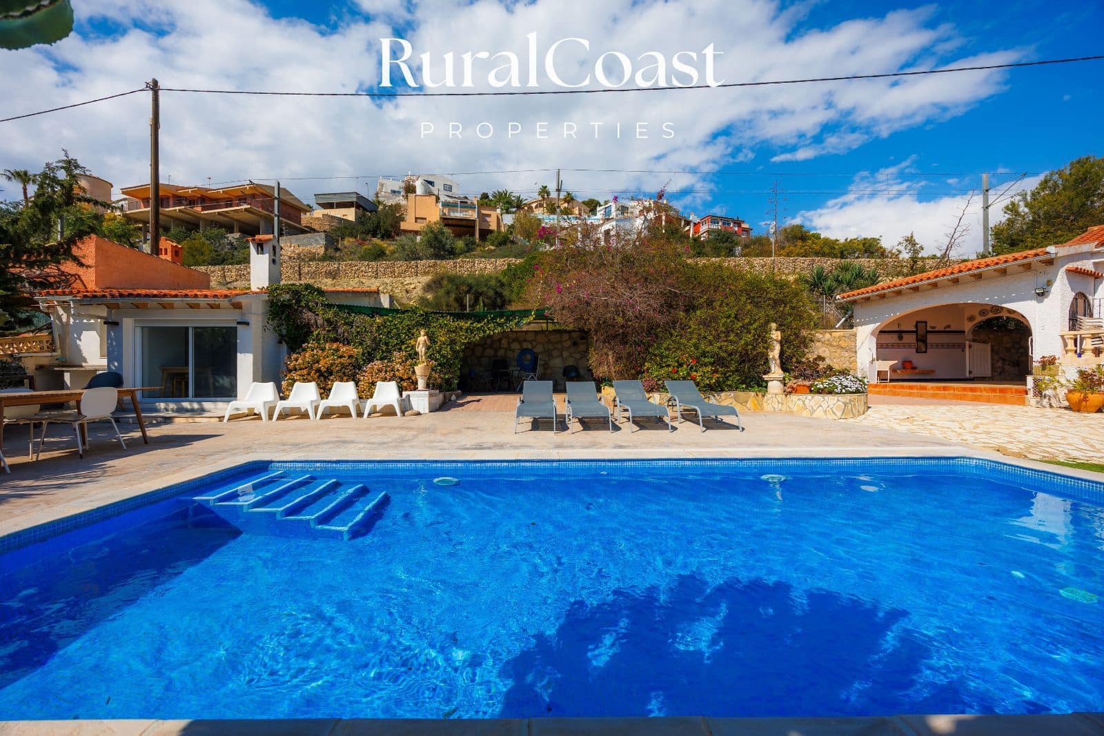 5 bedroom Townhouse for sale in Coveta Fuma with pool - € 425,000 (Ref: 9895458)