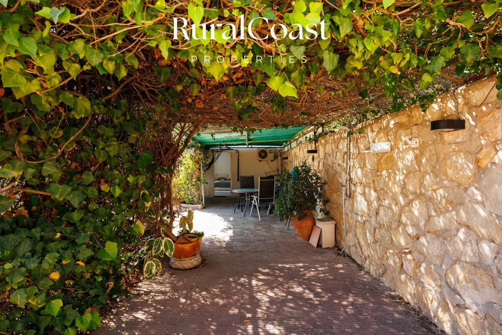 5 bedroom Townhouse for sale in Coveta Fuma with pool - € 425,000 (Ref: 9895458)