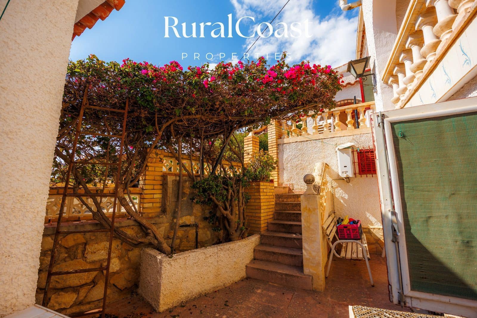 5 bedroom Townhouse for sale in Coveta Fuma with pool - € 425,000 (Ref: 9895458)
