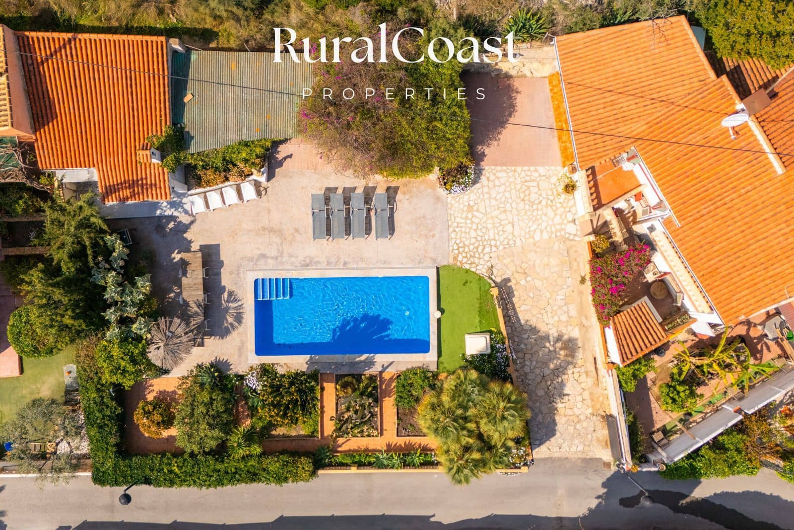 5 bedroom Townhouse for sale in Coveta Fuma with pool - € 425,000 (Ref: 9895458)