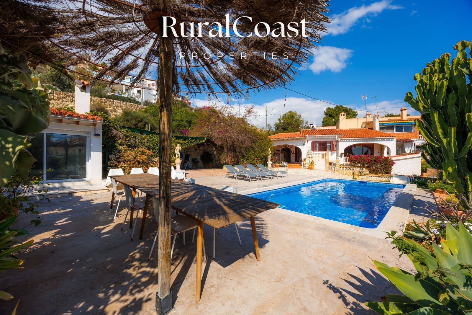 5 bedroom Townhouse for sale in Coveta Fuma with pool - € 425,000 (Ref: 9895458)