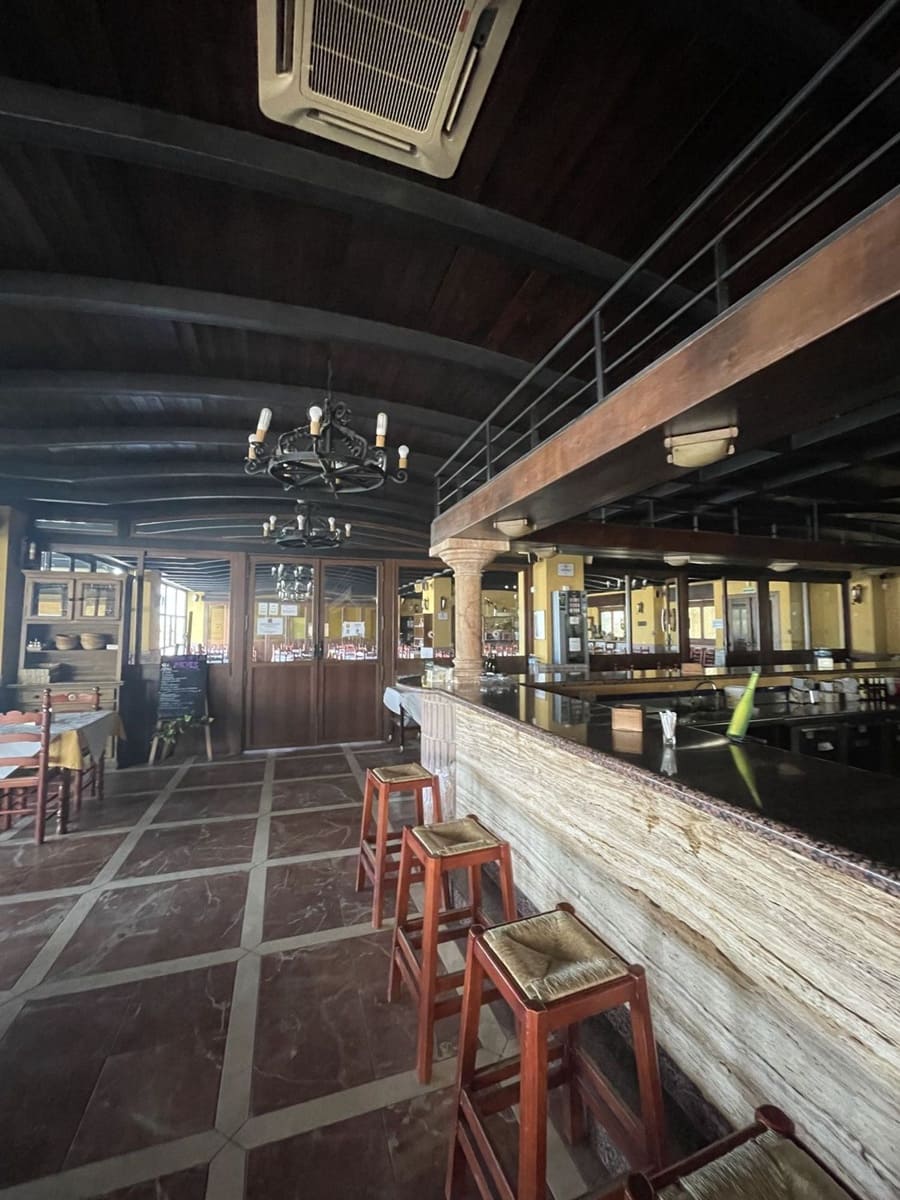 Commercial for sale in Monda - € 1,000,000 (Ref: 7725356)