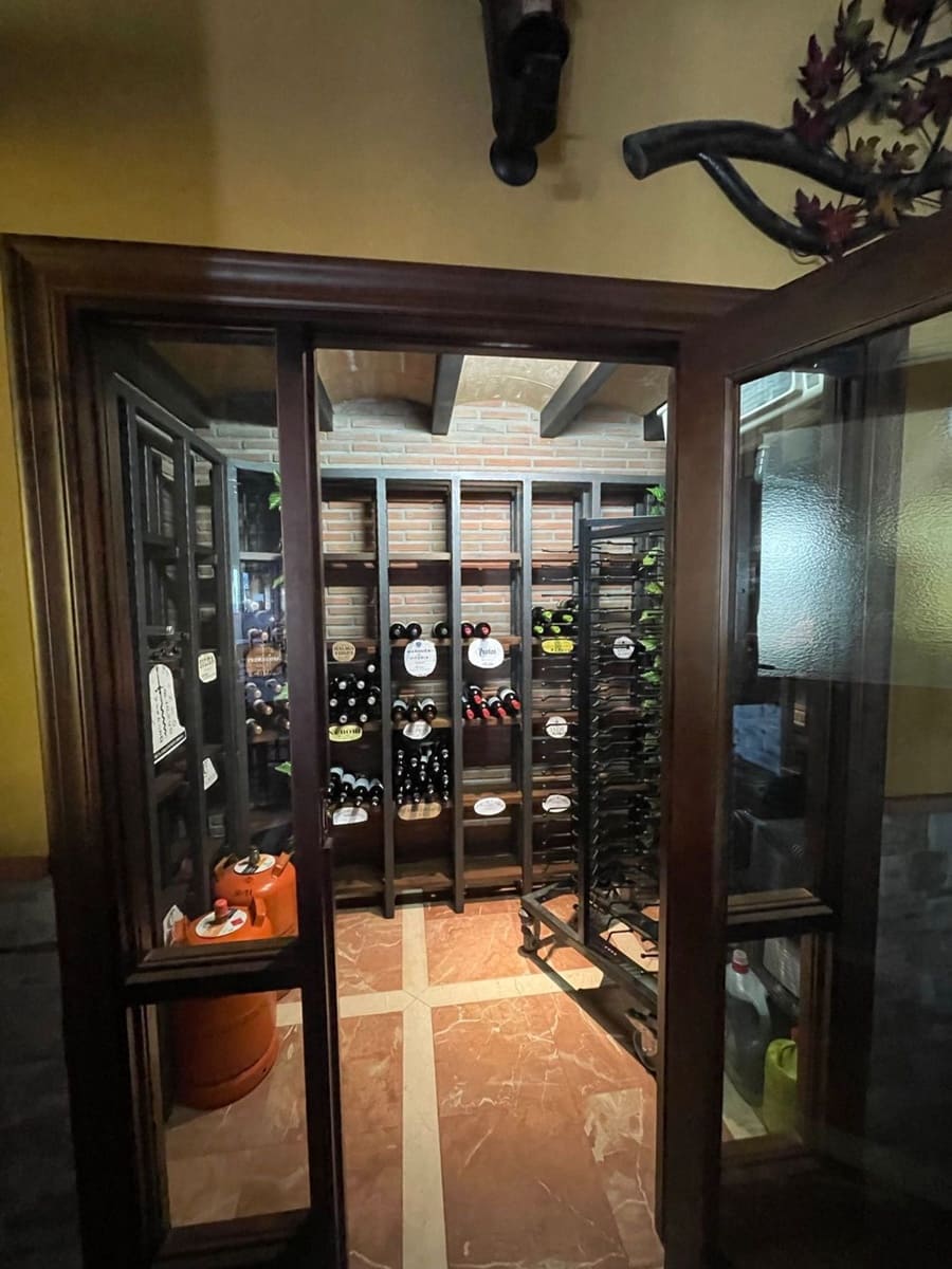 Commercial for sale in Monda - € 1,000,000 (Ref: 7725356)