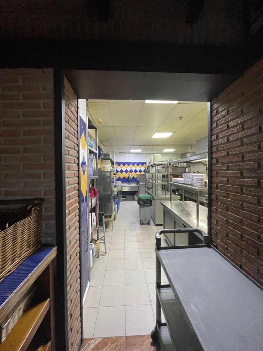 Commercial for sale in Monda - € 1,000,000 (Ref: 7725356)