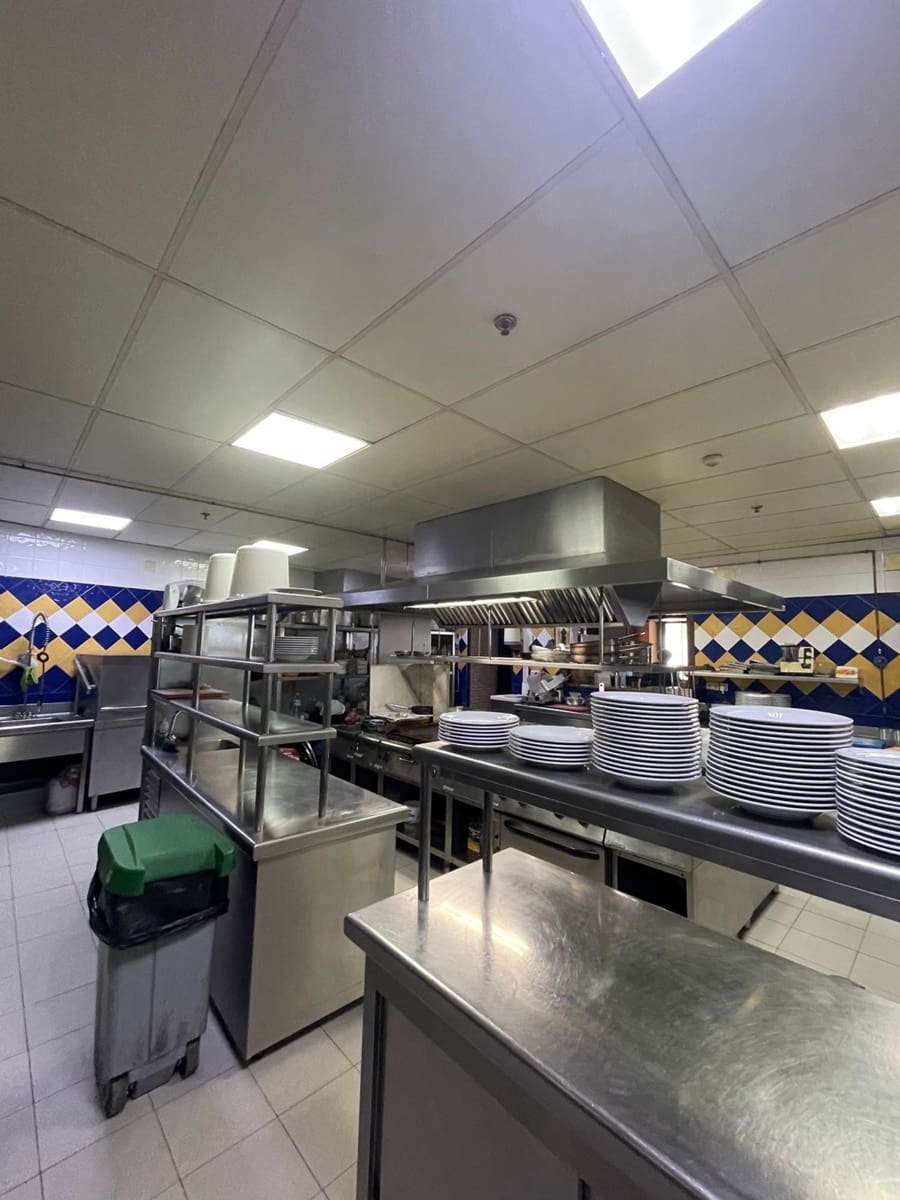 Commercial for sale in Monda - € 1,000,000 (Ref: 7725356)