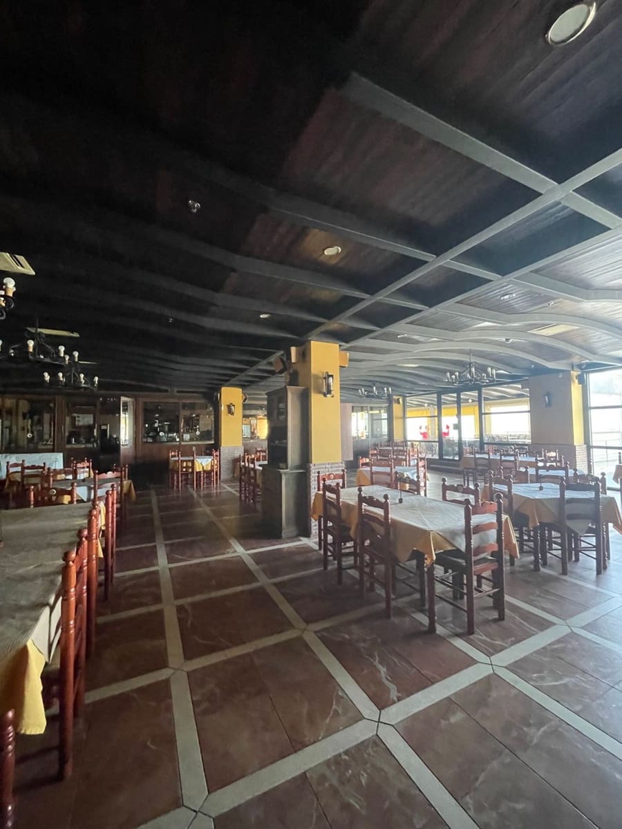 Commercial for sale in Monda - € 1,000,000 (Ref: 7725356)