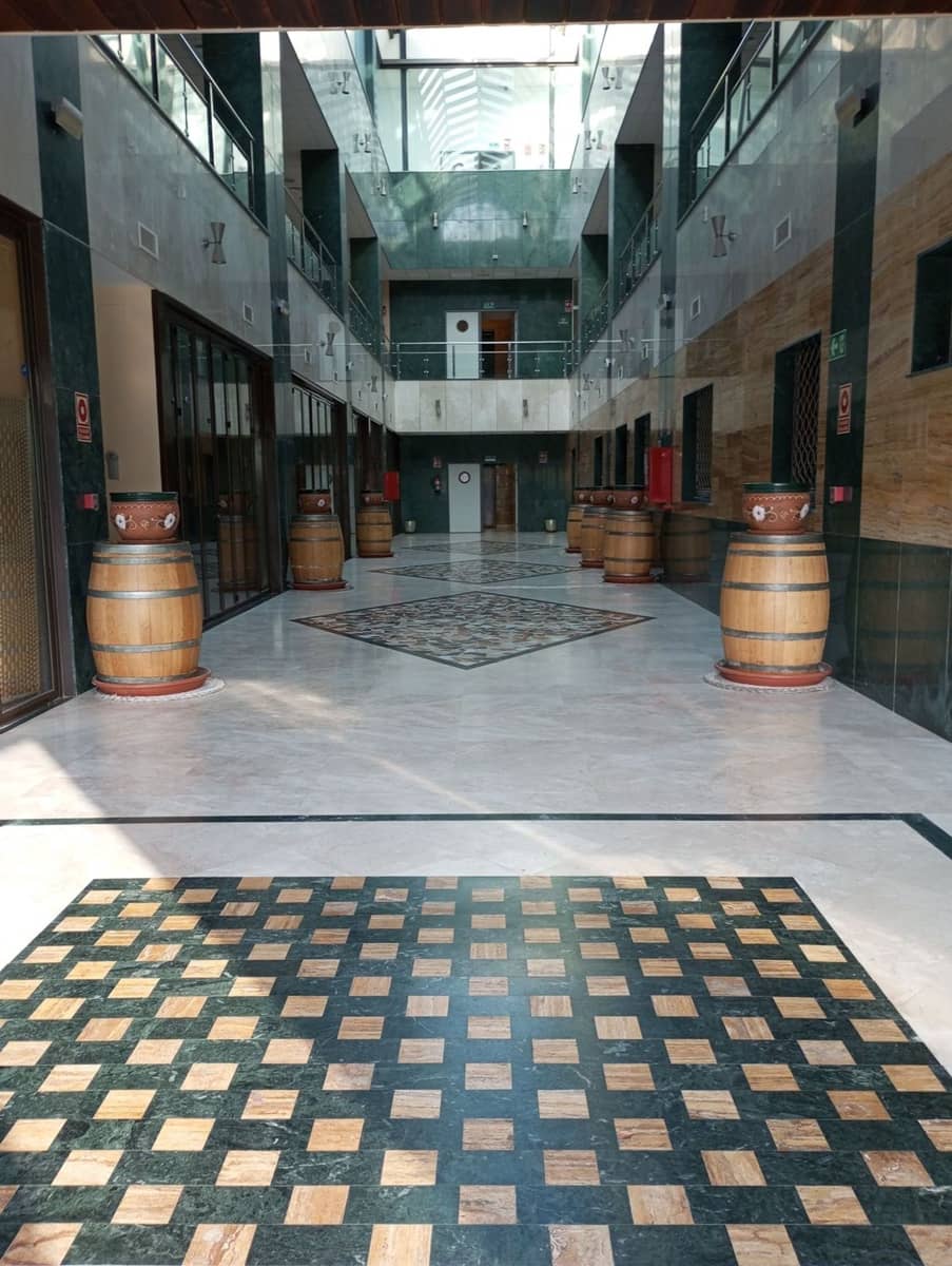 Commercial for sale in Monda - € 1,000,000 (Ref: 7725356)