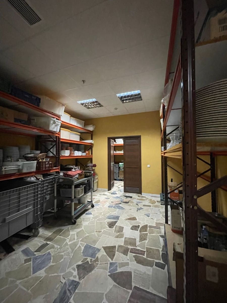 Commercial for sale in Monda - € 950,000 (Ref: 7725357)