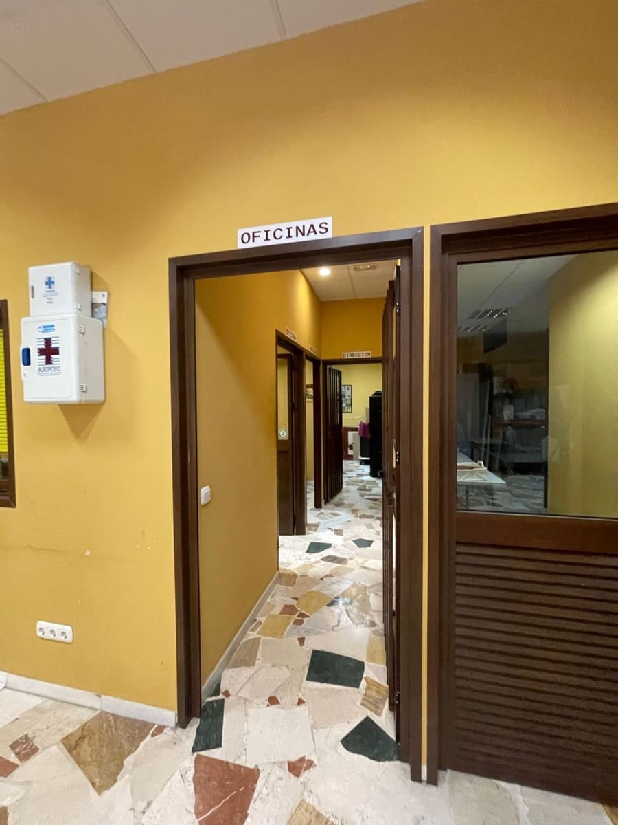 Commercial for sale in Monda - € 950,000 (Ref: 7725357)