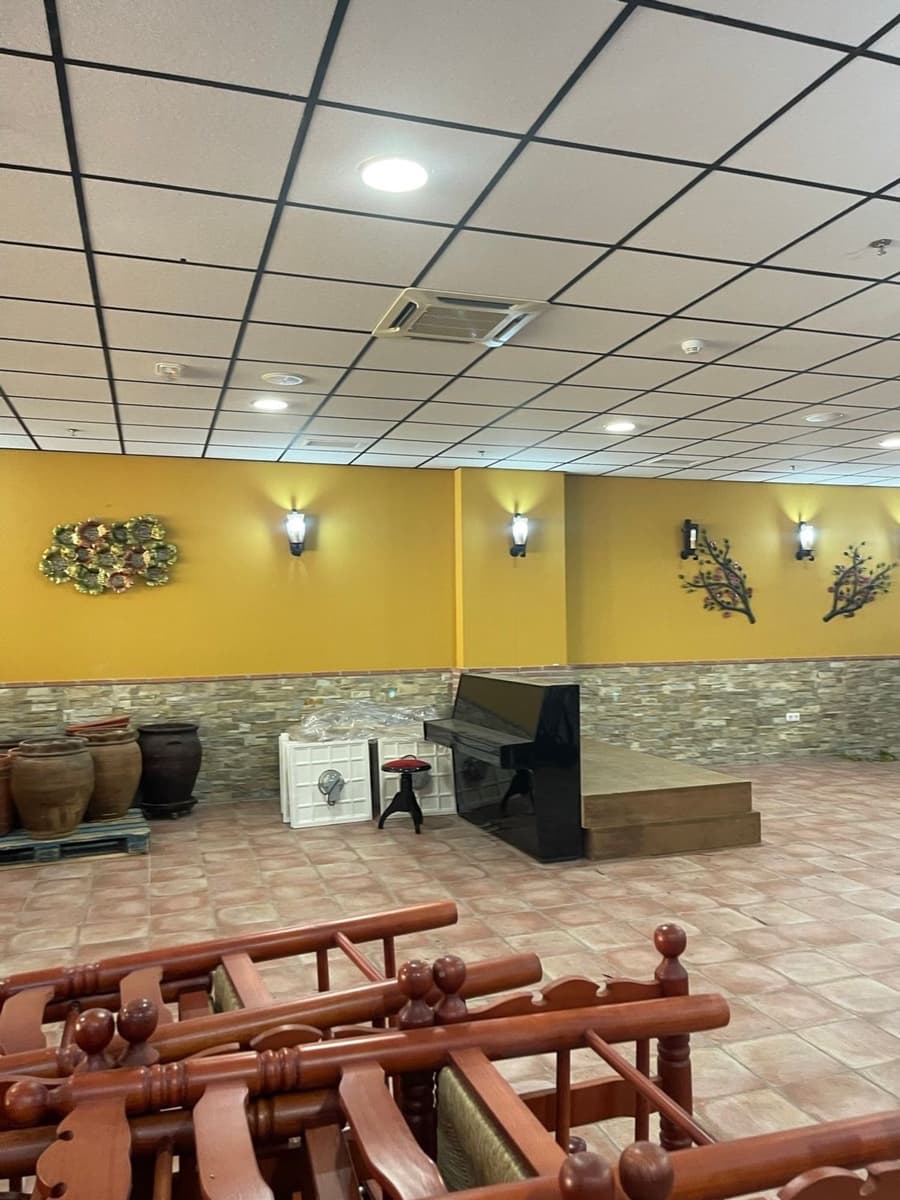 Commercial for sale in Monda - € 950,000 (Ref: 7725357)