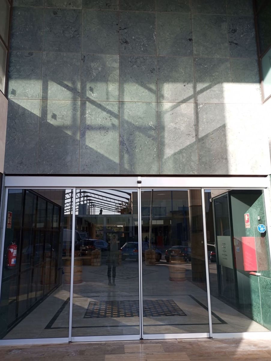 Commercial for sale in Monda - € 950,000 (Ref: 7725357)