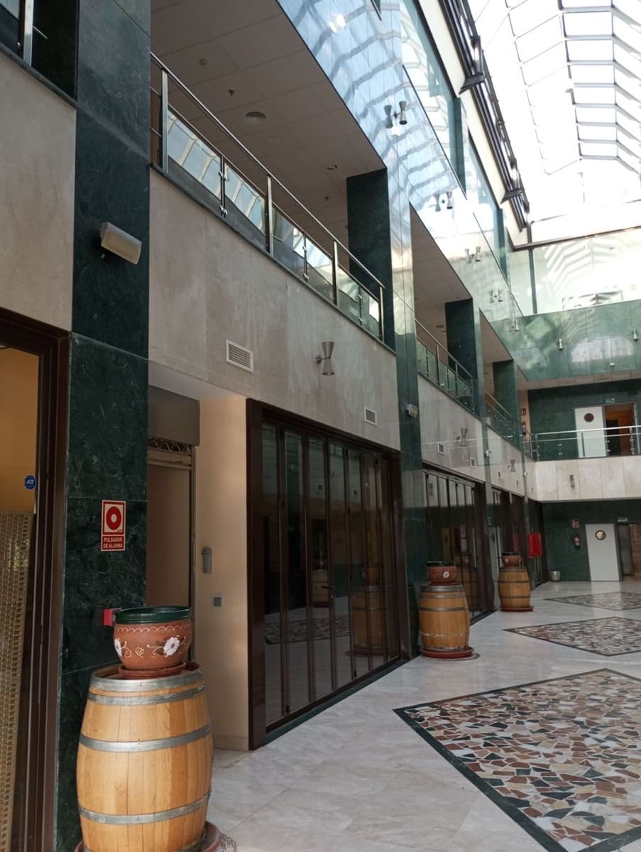 Commercial for sale in Monda - € 950,000 (Ref: 7725357)