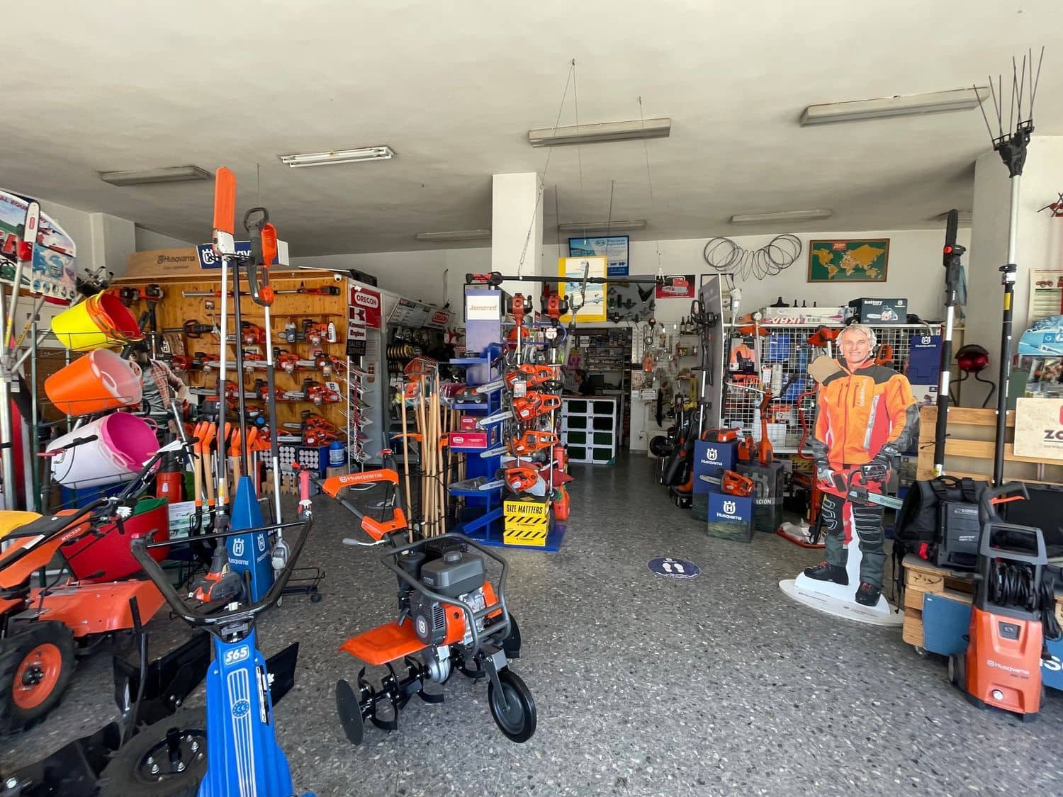 Erhverv til salg i Coin - € 950.000 (Ref: 8436557)