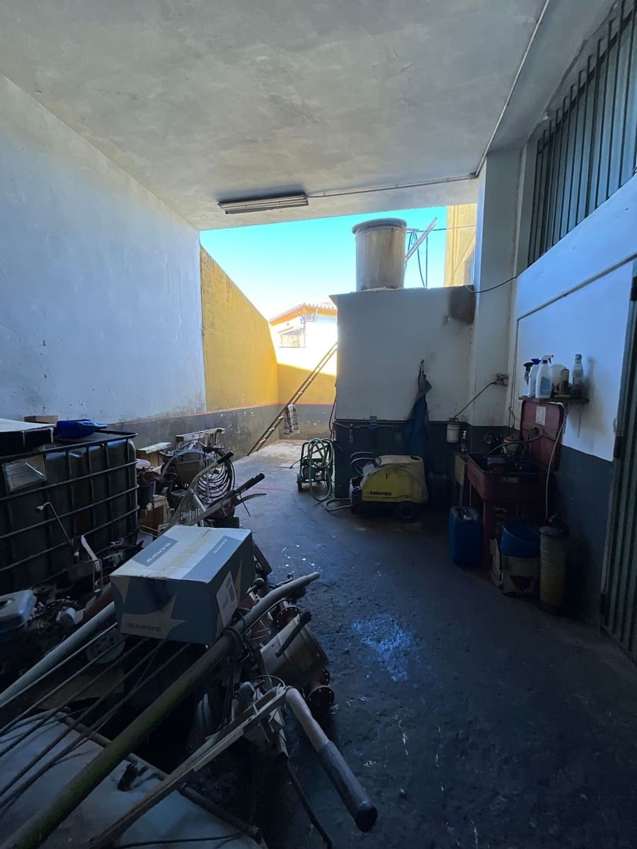 Erhverv til salg i Coin - € 950.000 (Ref: 8436557)