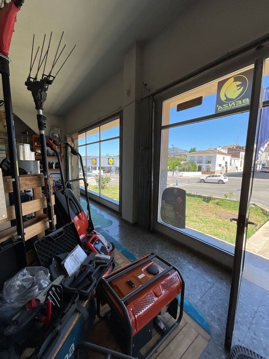 Erhverv til salg i Coin - € 950.000 (Ref: 8436557)