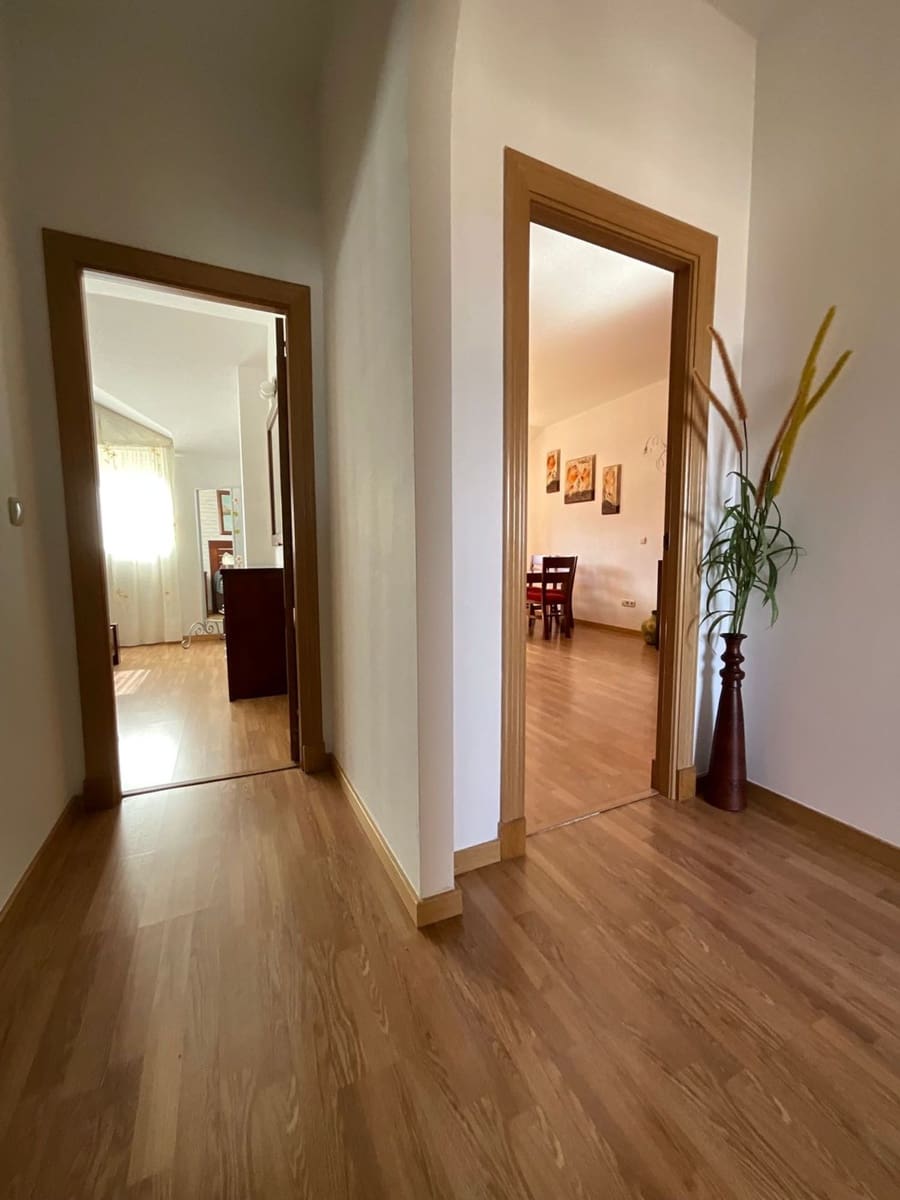 2 soveværelse Lejlighed til salg i Coin med garage - € 245.000 (Ref: 9371223)