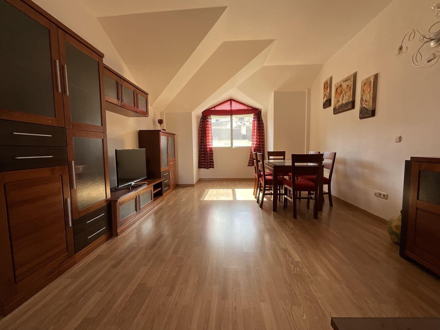 2 soveværelse Lejlighed til salg i Coin med garage - € 245.000 (Ref: 9371223)