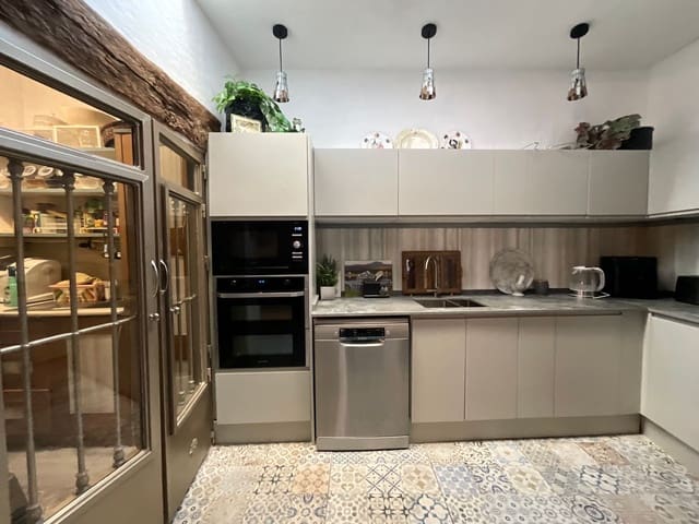 3 makuuhuone Omakotitalo myytävänä paikassa Monda mukana 
autotalli - 320 000 € (Ref: 9419013)