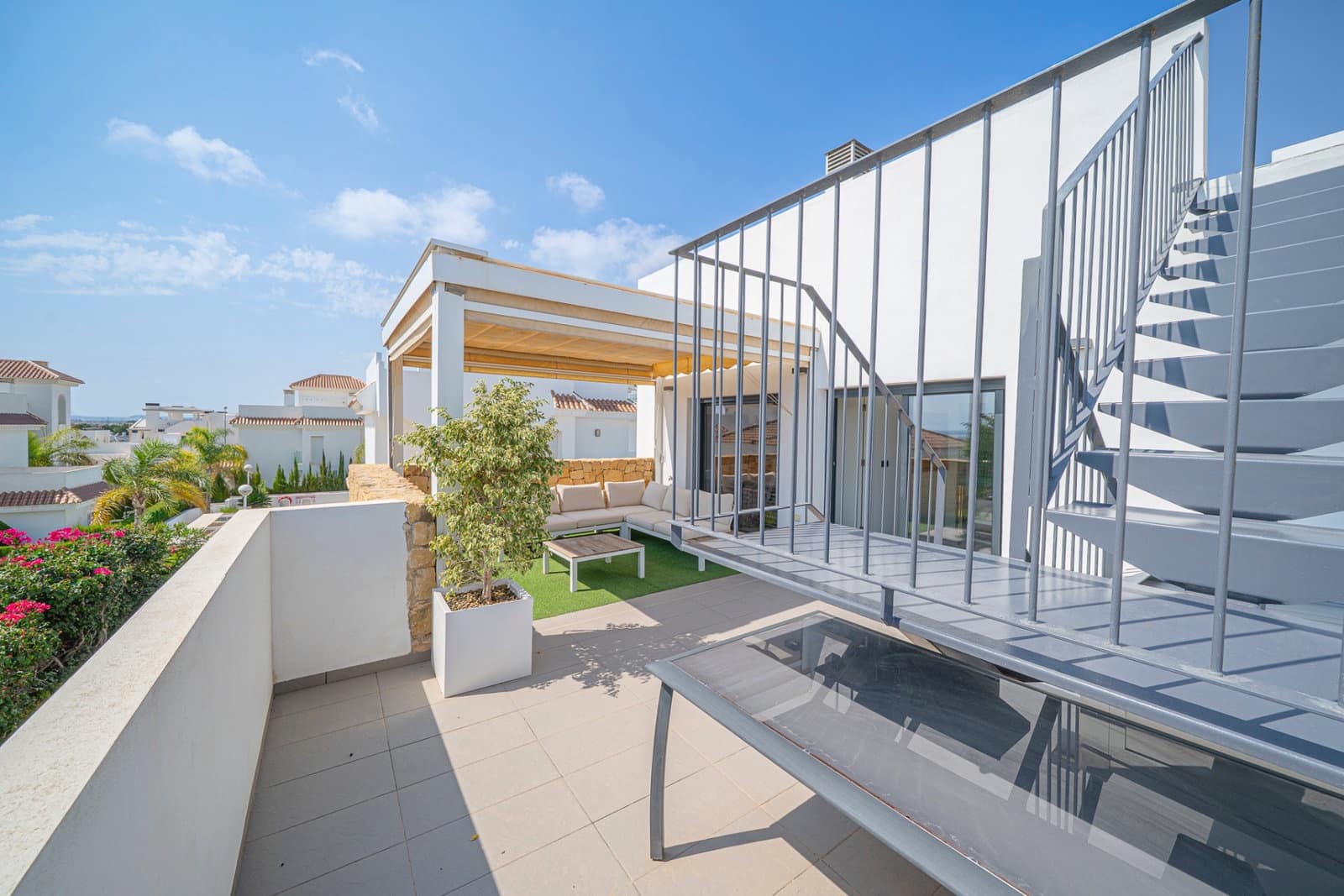 3 bedroom Villa for sale in Ciudad Quesada with pool - € 550,000 (Ref: 10098462)