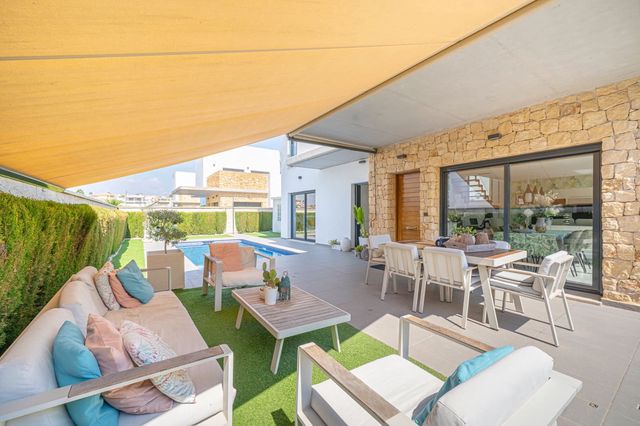 3 Zimmer Villa zu verkaufen in Ciudad Quesada, Rojales mit Pool - 550.000 € (Ref: 10098462)