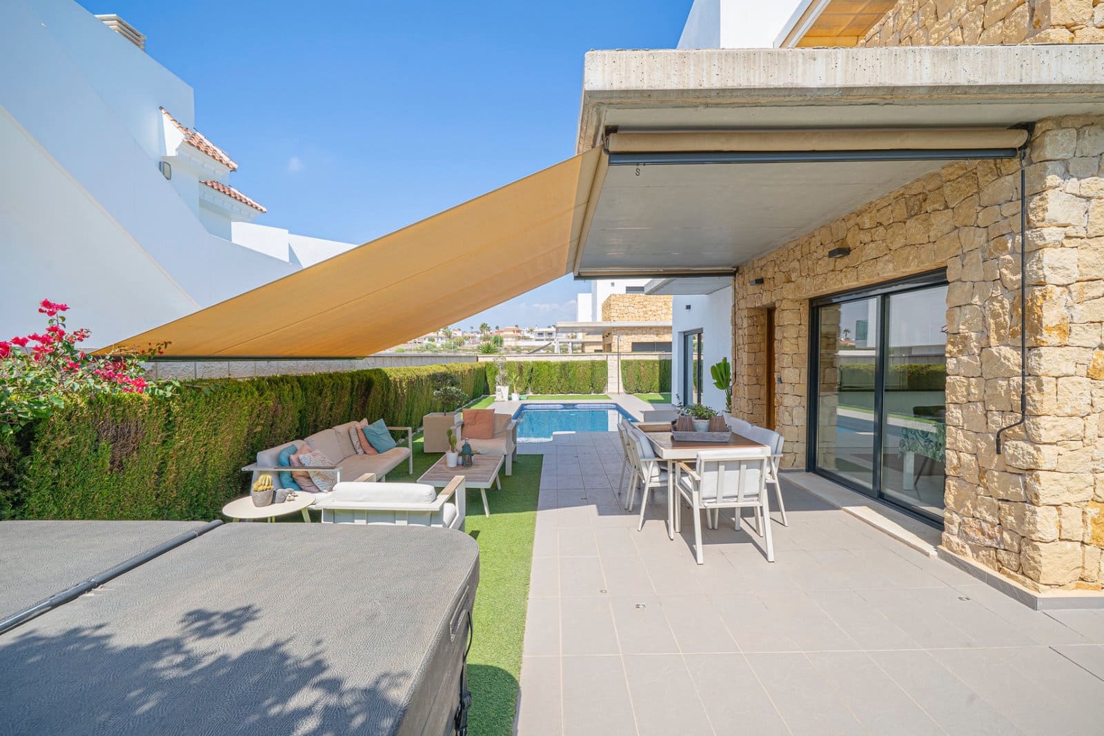 3 bedroom Villa for sale in Ciudad Quesada with pool - € 550,000 (Ref: 10098462)