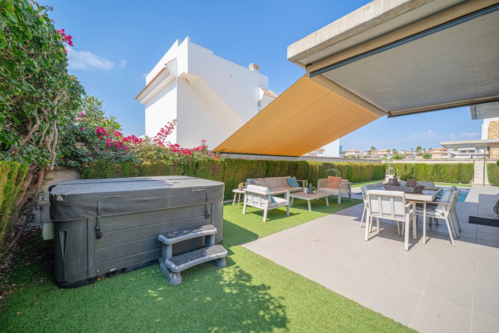 3 bedroom Villa for sale in Ciudad Quesada with pool - € 550,000 (Ref: 10098462)