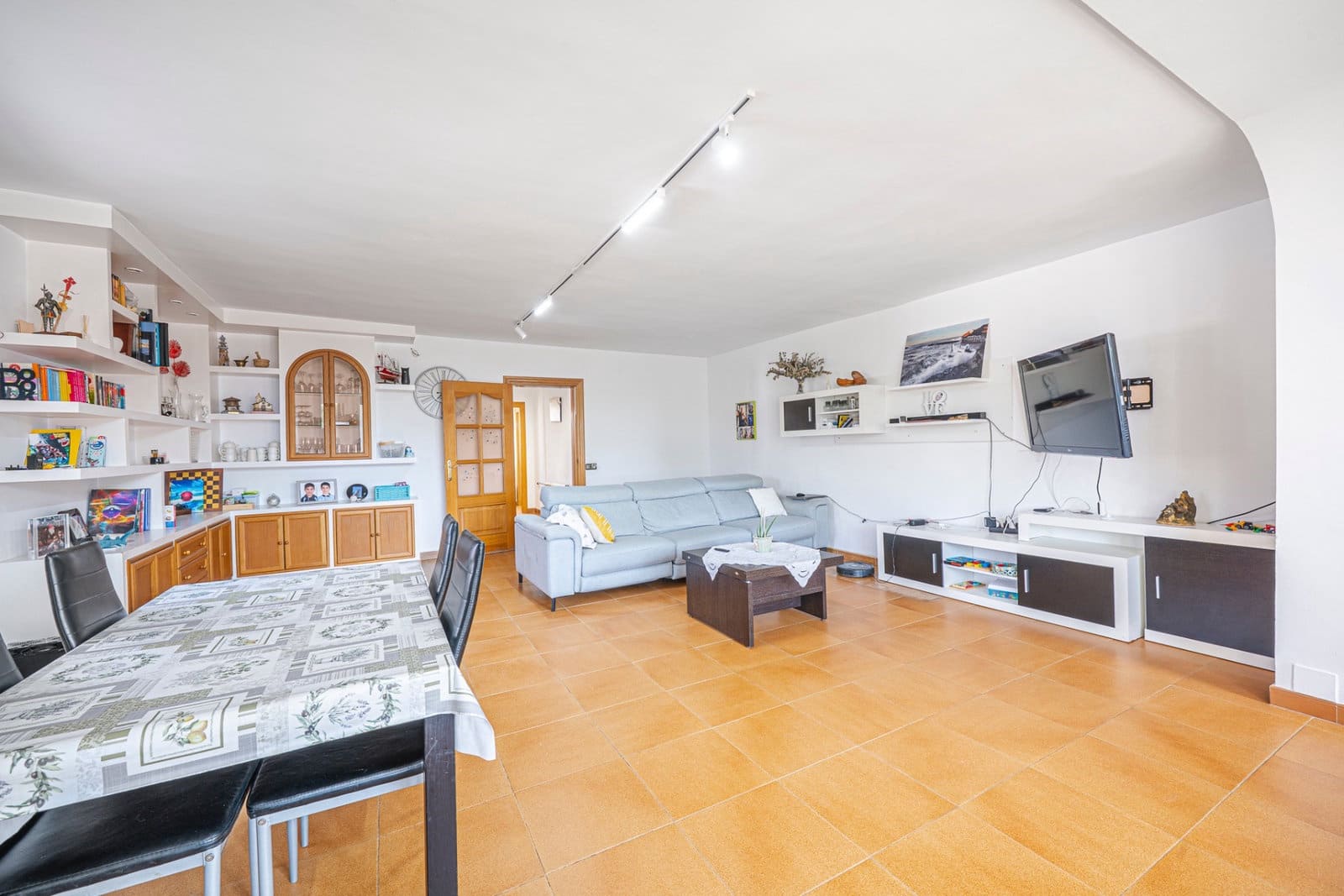 5 bedroom Villa for sale in La Nucia with pool garage - € 570,000 (Ref: 10147177)