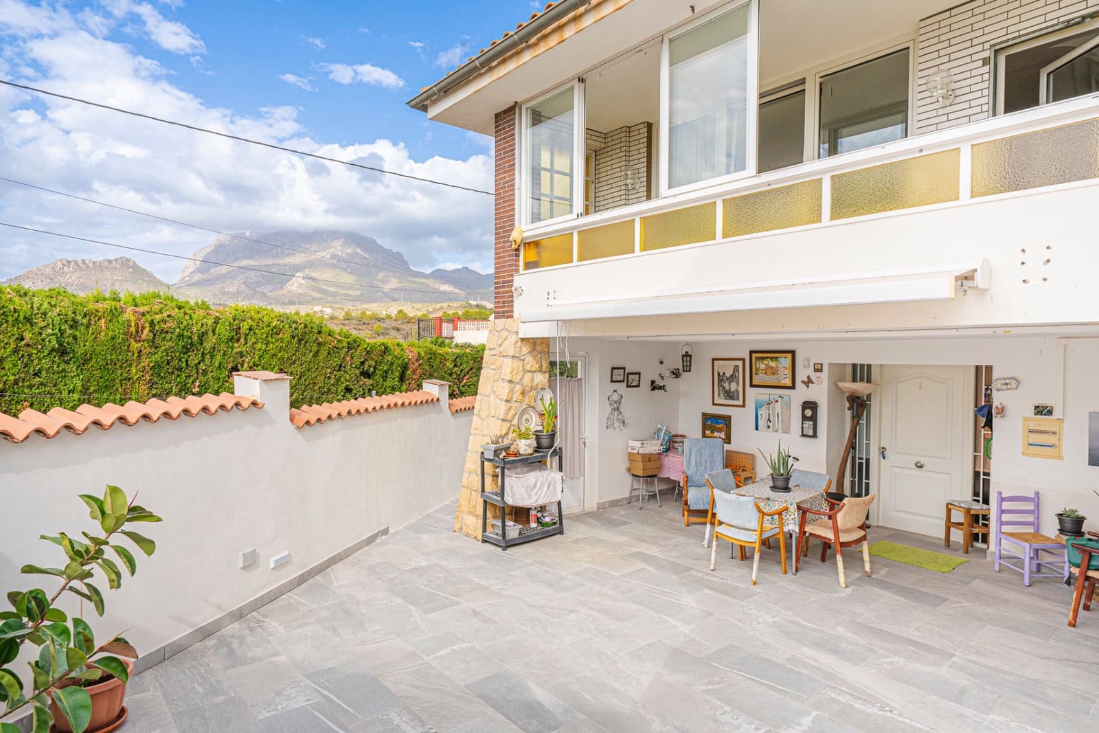 5 bedroom Villa for sale in La Nucia with pool garage - € 570,000 (Ref: 10147177)