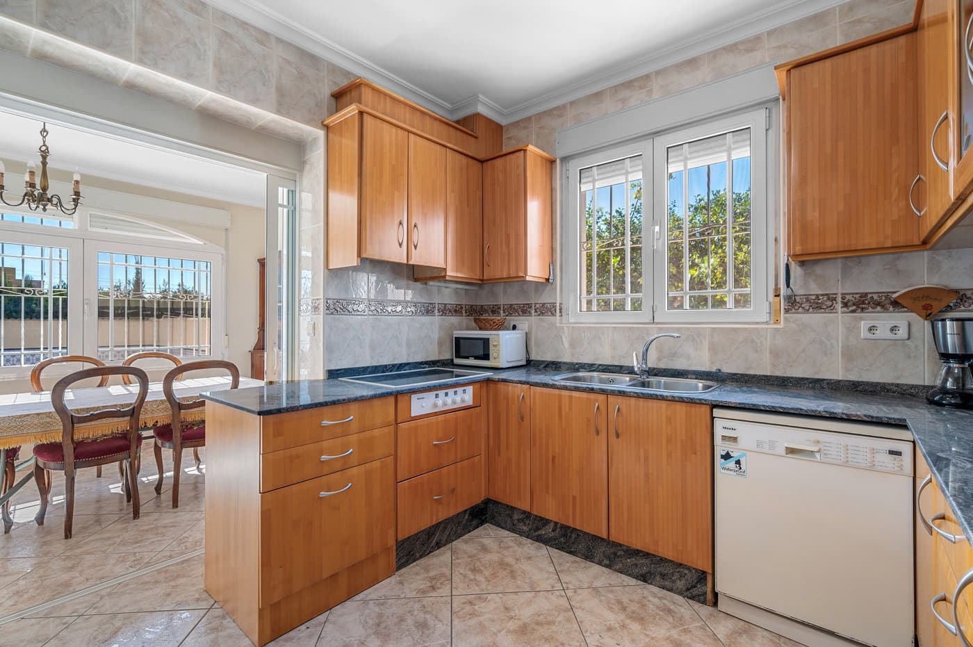7 bedroom Villa for sale in Ciudad Quesada with pool garage - € 649,000 (Ref: 10158339)