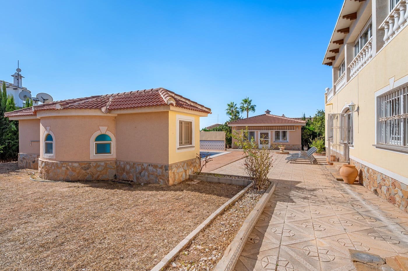 7 bedroom Villa for sale in Ciudad Quesada with pool garage - € 649,000 (Ref: 10158339)
