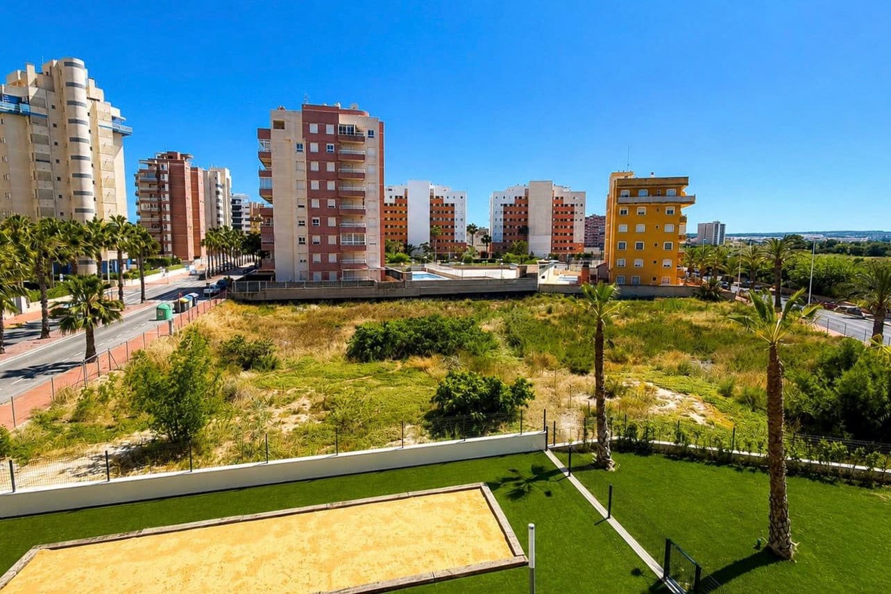 2 soverom Leilighet til salgs i Guardamar del Segura med svømmebasseng garasje - € 305 000 (Ref: 10187540)