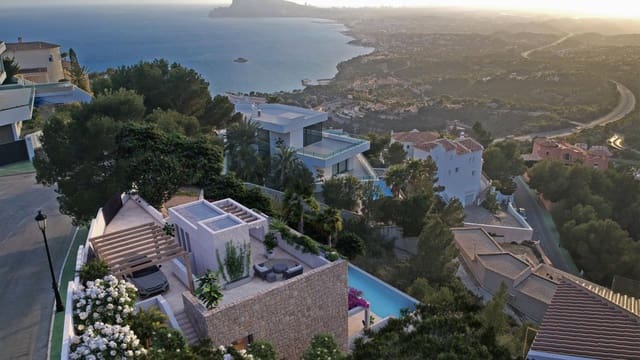 4 sypialnia Willa na sprzedaż w Altea z basenem garażem - 2 495 000 € (Ref: 7529873)