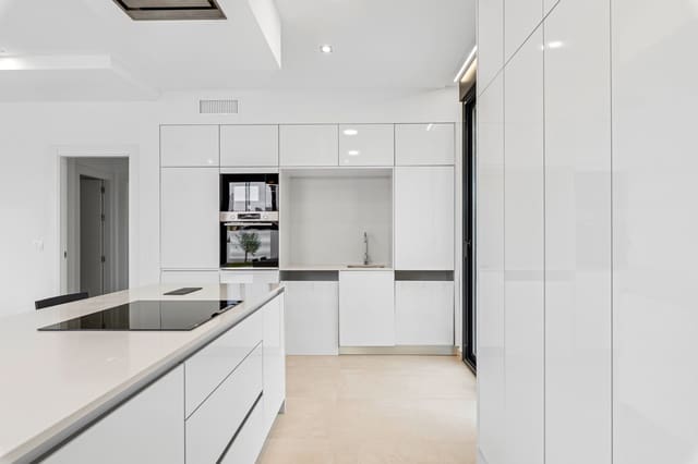 4 soverom Villa til salgs i Alicante by med svømmebasseng garasje - € 770 000 (Ref: 8252091)