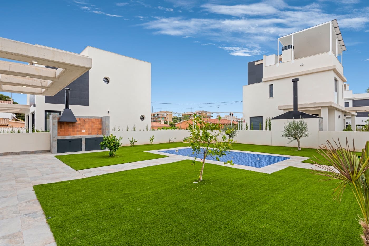 4 soverom Villa til salgs i Alicante by med svømmebasseng garasje - € 770 000 (Ref: 8252091)