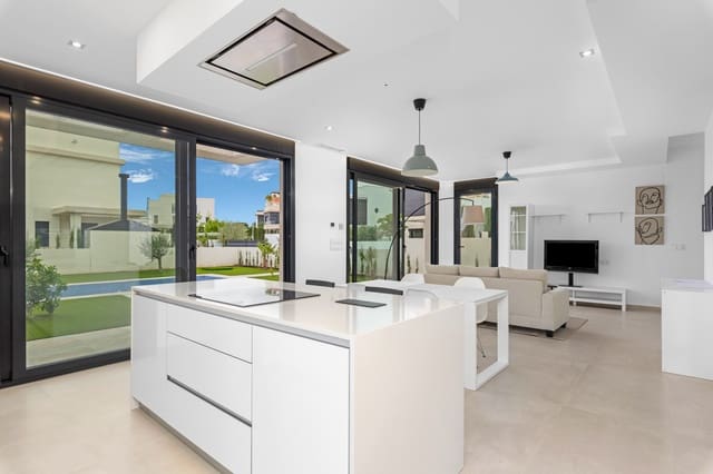 4 soverom Villa til salgs i Alicante by med svømmebasseng garasje - € 770 000 (Ref: 8252091)