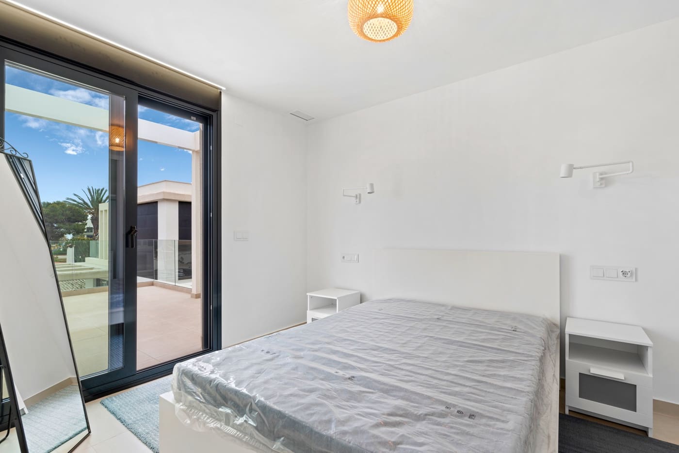 4 soverom Villa til salgs i Alicante by med svømmebasseng garasje - € 770 000 (Ref: 8252091)