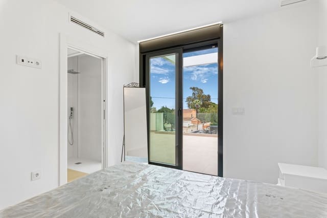 4 soverom Villa til salgs i Alicante by med svømmebasseng garasje - € 770 000 (Ref: 8252091)