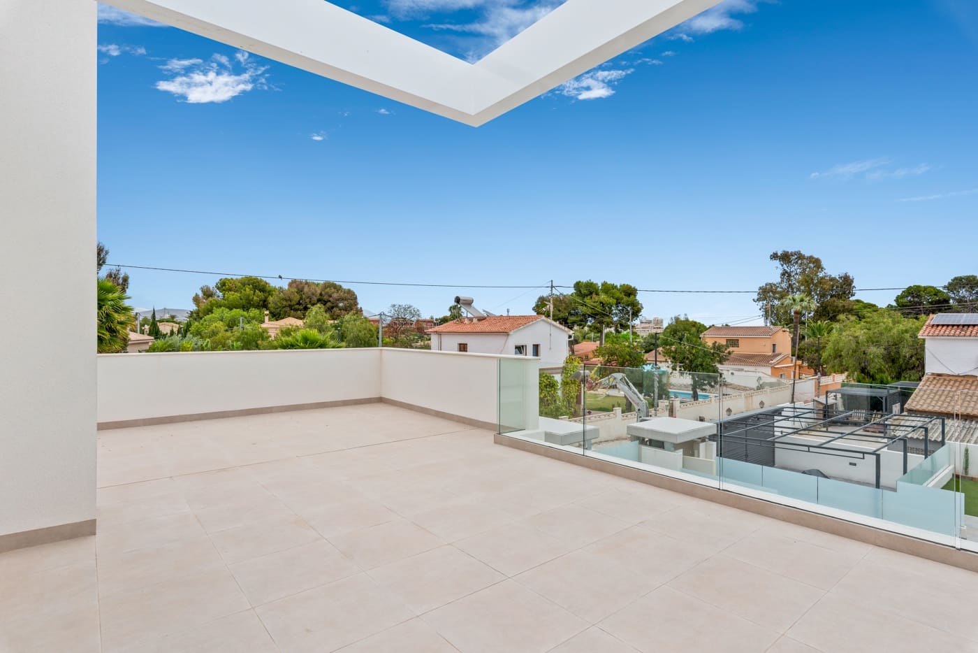 4 soverom Villa til salgs i Alicante by med svømmebasseng garasje - € 770 000 (Ref: 8252091)