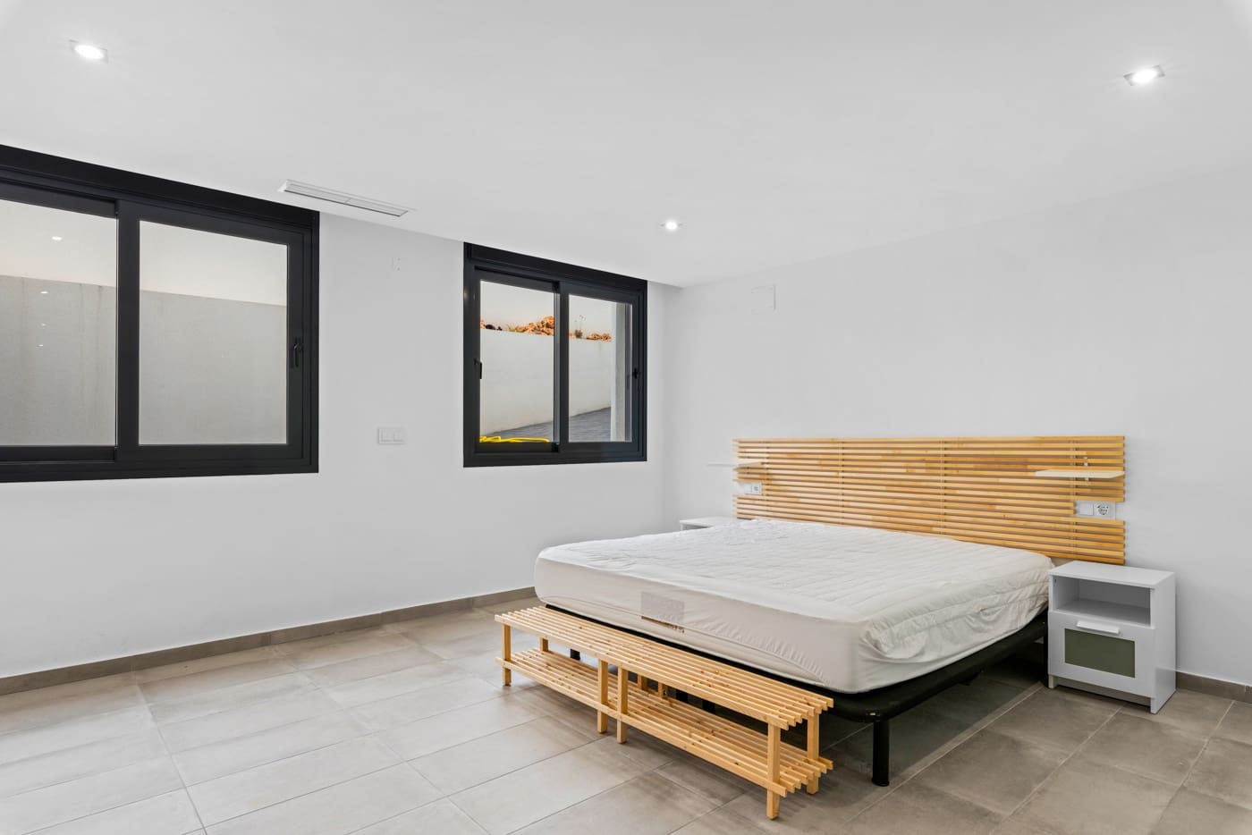 4 soverom Villa til salgs i Alicante by med svømmebasseng garasje - € 770 000 (Ref: 8252091)