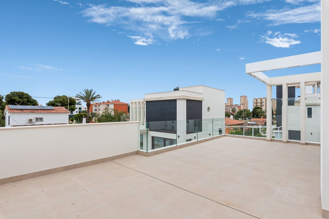 4 soverom Villa til salgs i Alicante by med svømmebasseng garasje - € 770 000 (Ref: 8252091)