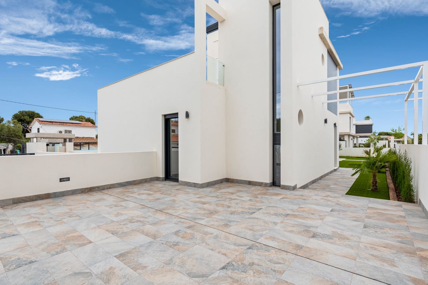 4 soverom Villa til salgs i Alicante by med svømmebasseng garasje - € 770 000 (Ref: 8252091)