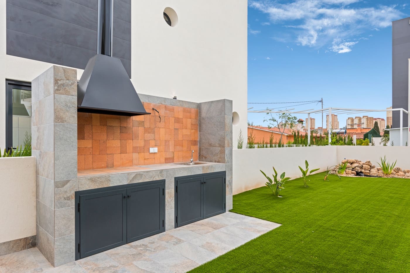 4 soverom Villa til salgs i Alicante by med svømmebasseng garasje - € 770 000 (Ref: 8252091)