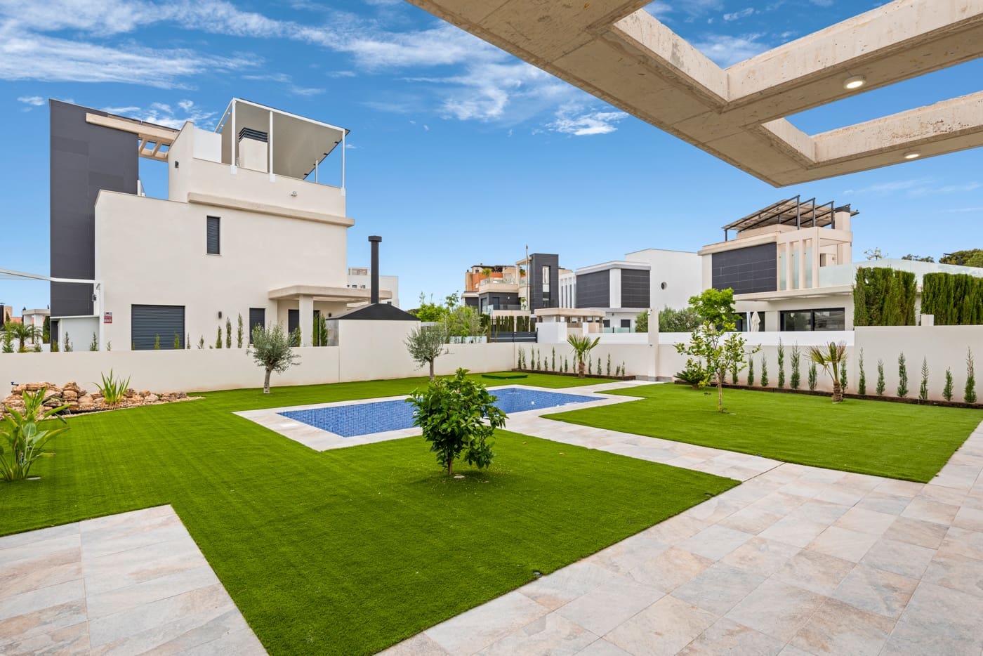 4 soverom Villa til salgs i Alicante by med svømmebasseng garasje - € 770 000 (Ref: 8252091)