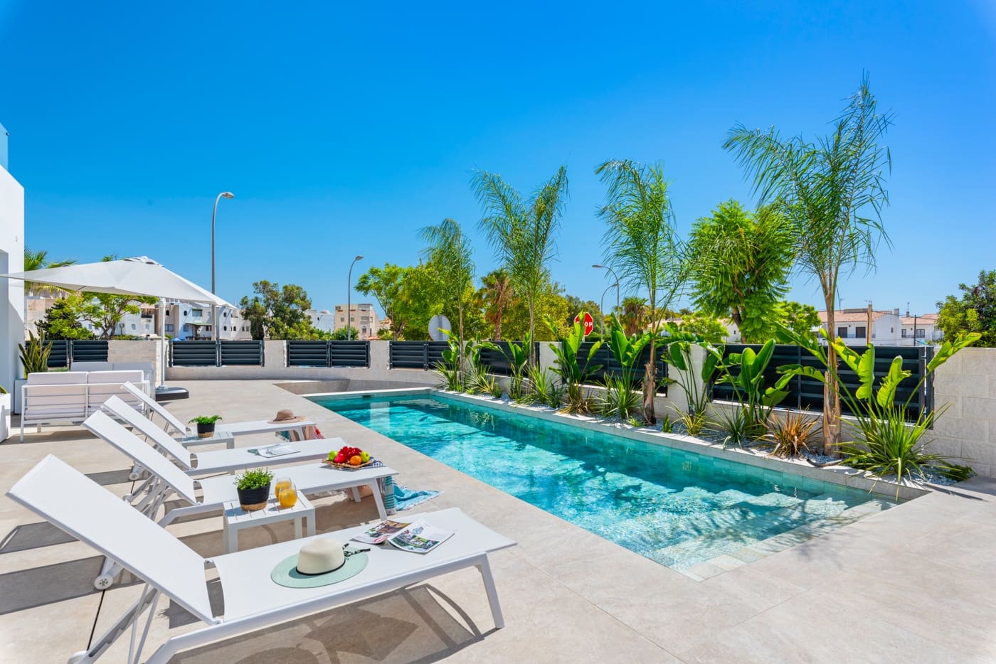 4 soveværelse Villa til salg i El Campello med swimmingpool garage - € 1.390.000 (Ref: 8474044)