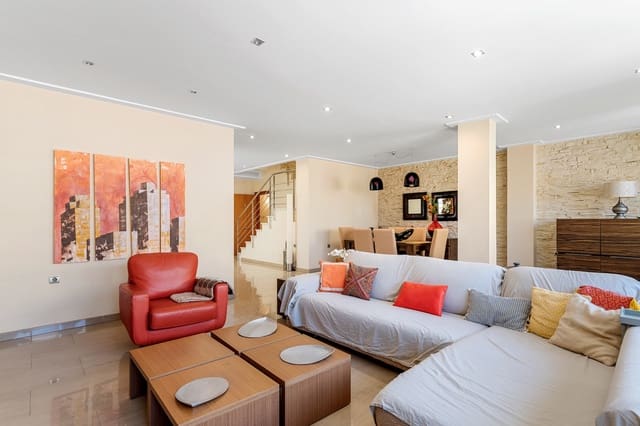 4 soveværelse Byhus til salg i Zona Pueblo, Guardamar del Segura med garage - € 390.000 (Ref: 8674541)