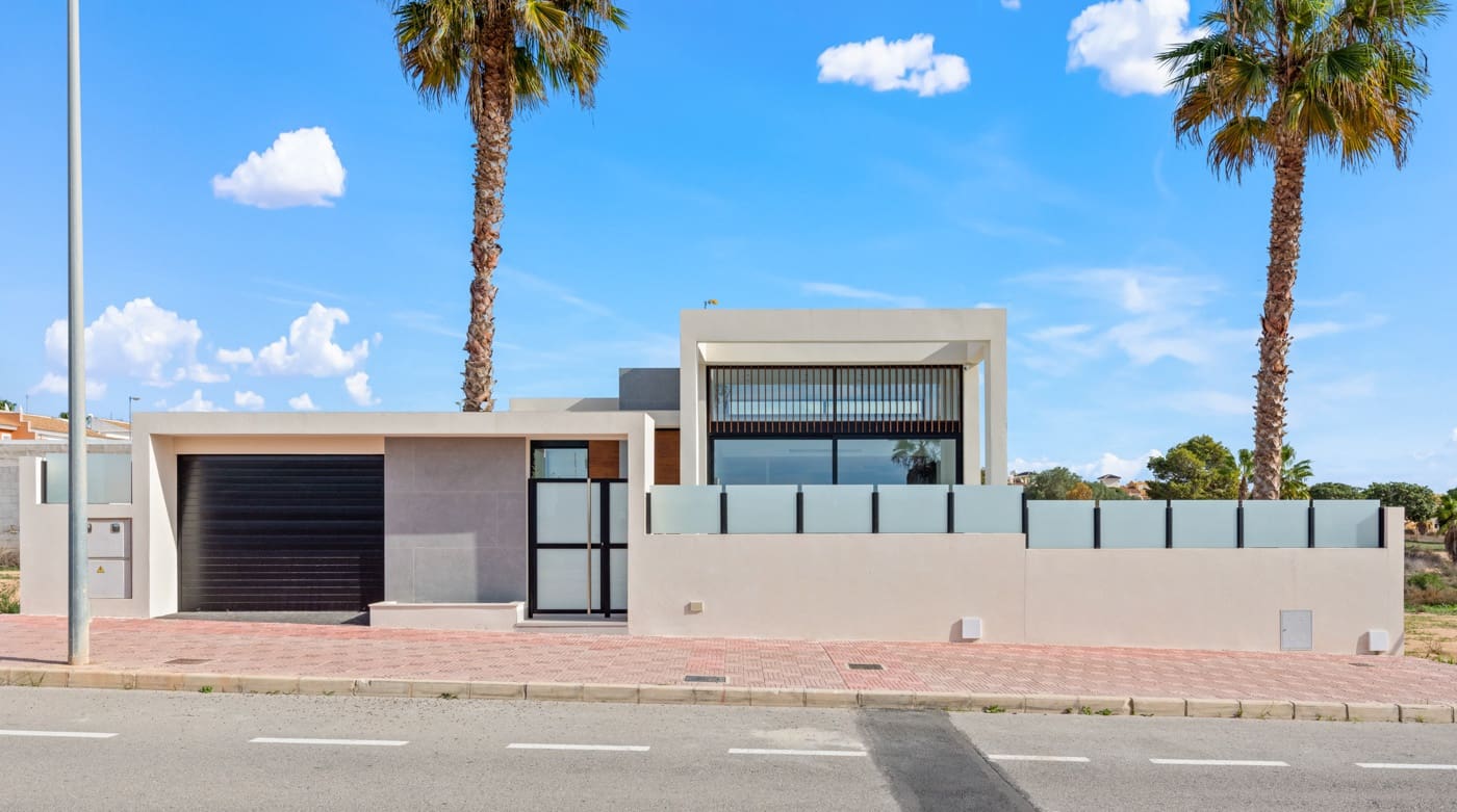 3 bedroom Villa for sale in Ciudad Quesada with pool garage - € 719,000 (Ref: 8759894)