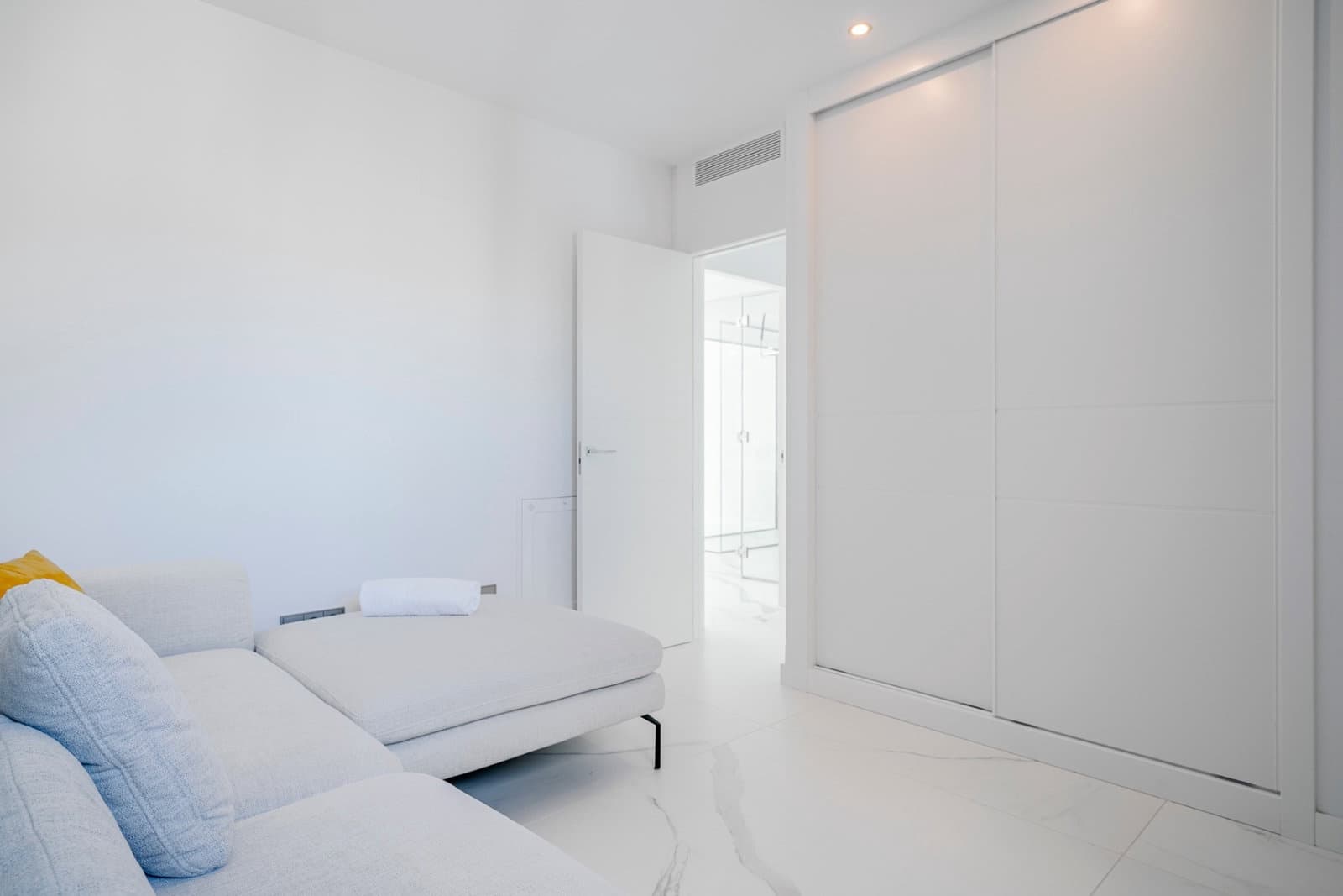 3 bedroom Apartment for sale in Benidorm with pool garage - € 1,550,000 (Ref: 8773394)